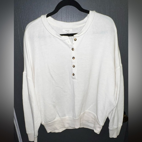 Maurices Tops - NWOT—Henley Sweatshirt (Medium)